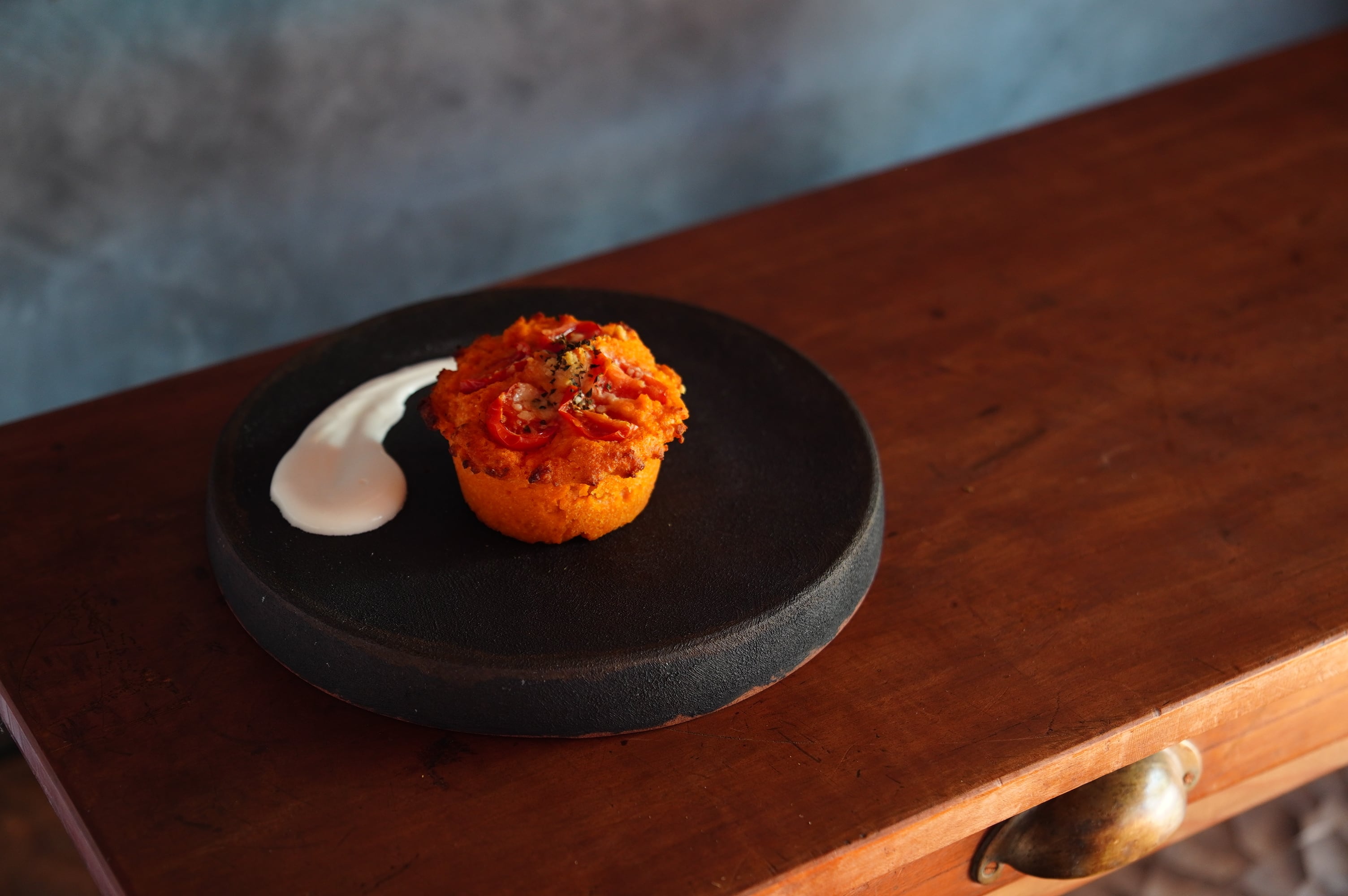 おからと米粉の山猫マフィン　鰹節チーズ&トマトチーズ【冷凍】